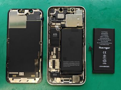 iPhone13miniバッテリー膨張　交換修理【スマホ修理工房 上野店】へ