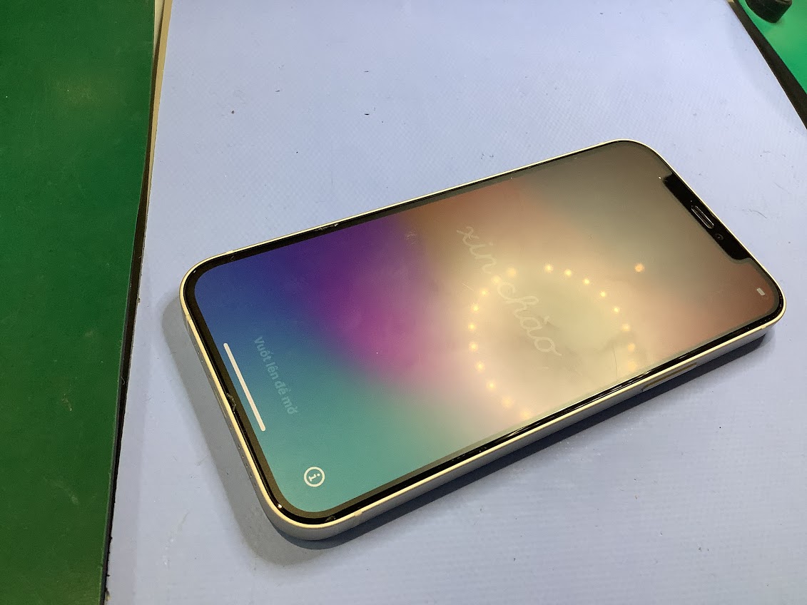 iPhone12Proの画面交換ならデータをそのまま・最短即日修理のスマホ修理工房ラザウォーク甲斐双葉店へ