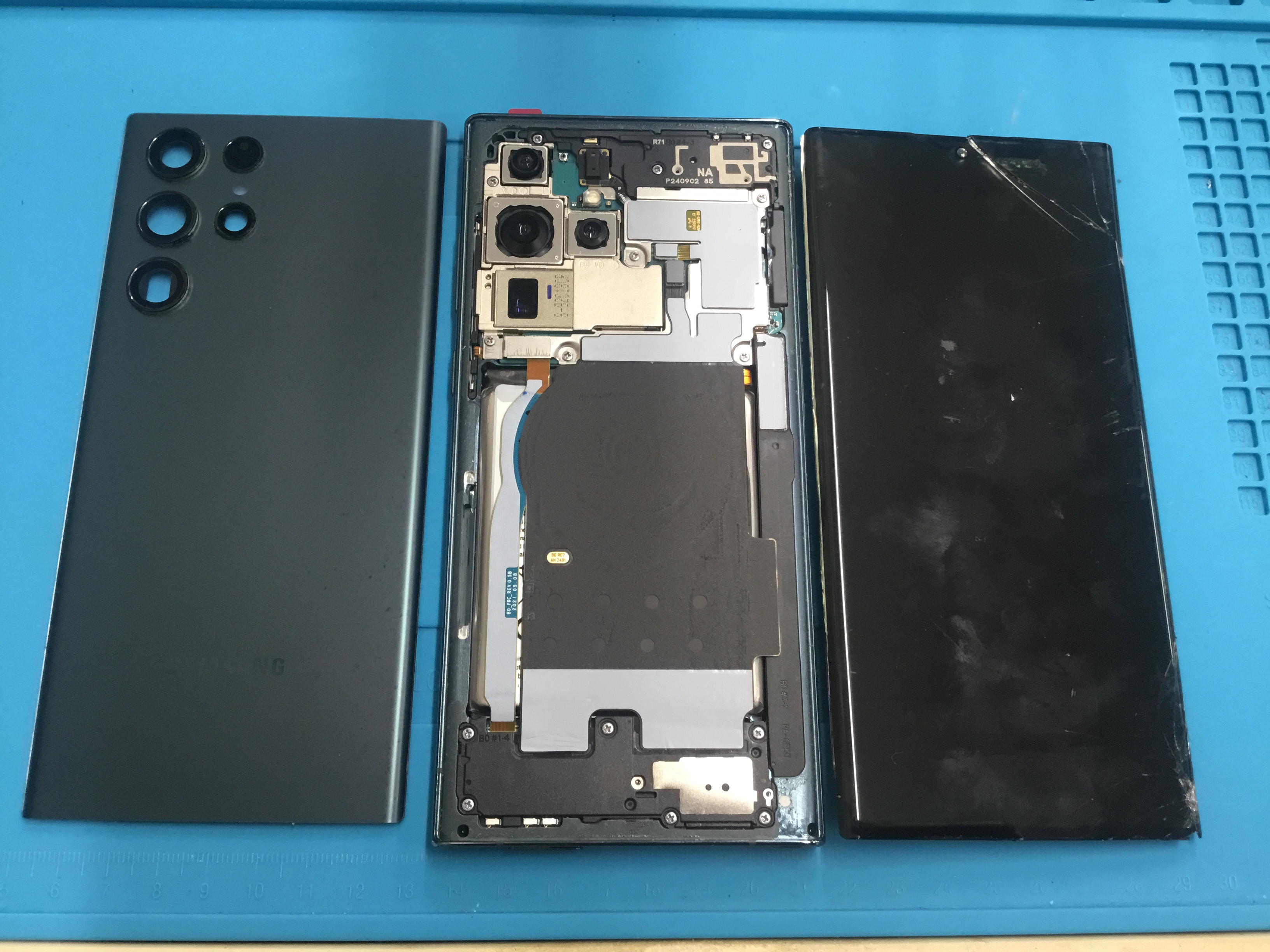 【Galaxy S22 Ultra（ギャラクシー S22 ウルトラ）】液晶パネル交換なら『スマホ修理工房太田店』へ！