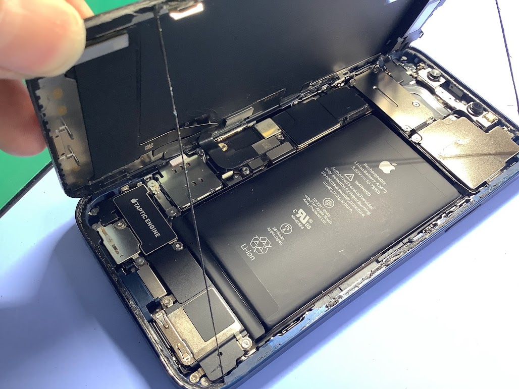 iPhone13miniのバッテリー交換ならデータをそのまま・最短即日修理のスマホ修理工房ラザウォーク甲斐双葉店へ