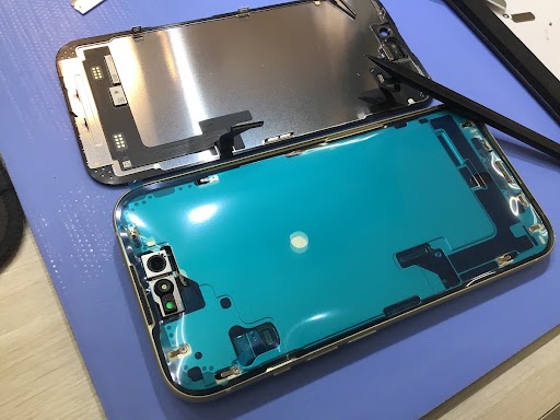 【スマホ修理のプロが教える】そのスマホ、バッテリー交換のサインかも？寿命を見極める4つのポイント