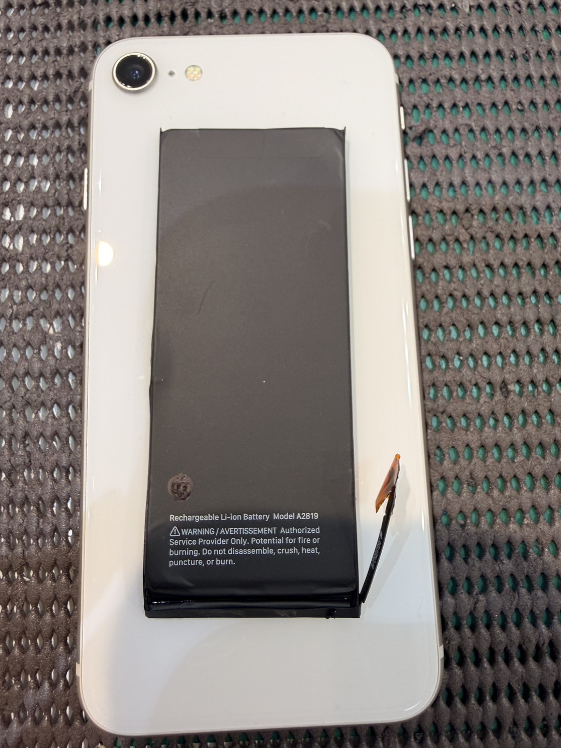 iPhoneSE3のバッテリー交換を行いました！　-スマホ修理工房　浦和パルコ店-