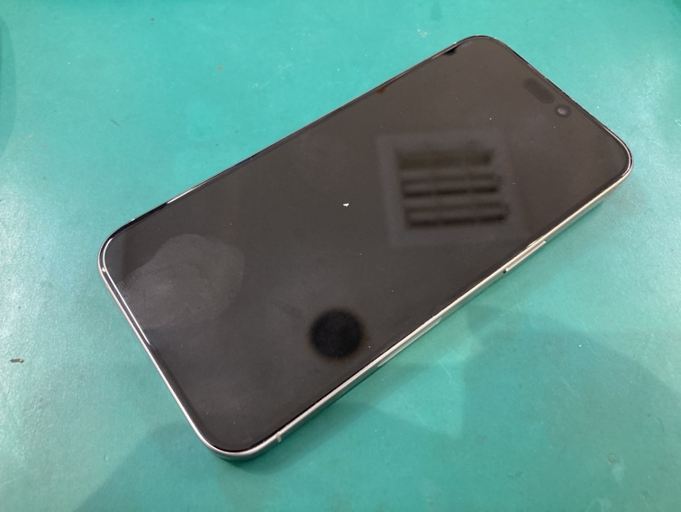 iPhone15ProMaxの画面が映らなくなった状態(横須賀・修理工房さいか屋横須賀店)