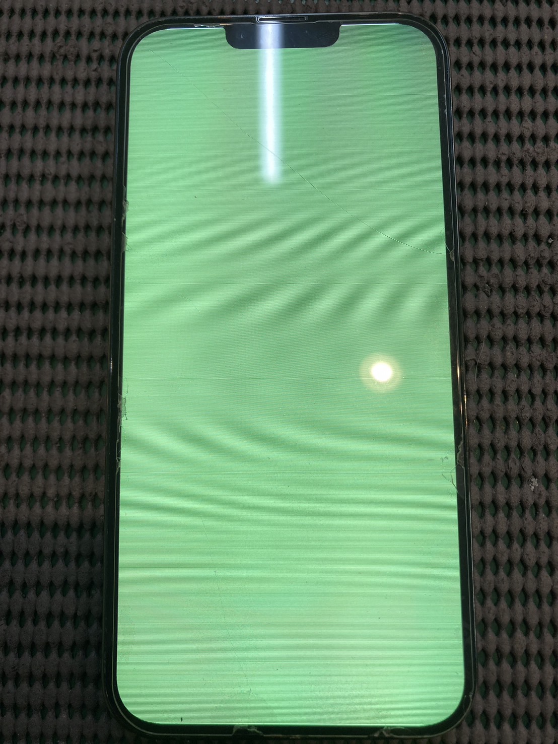 iPhone13ProMaxの画面表示がおかしくなってしまった！-スマホ修理工房和光市駅北口店-