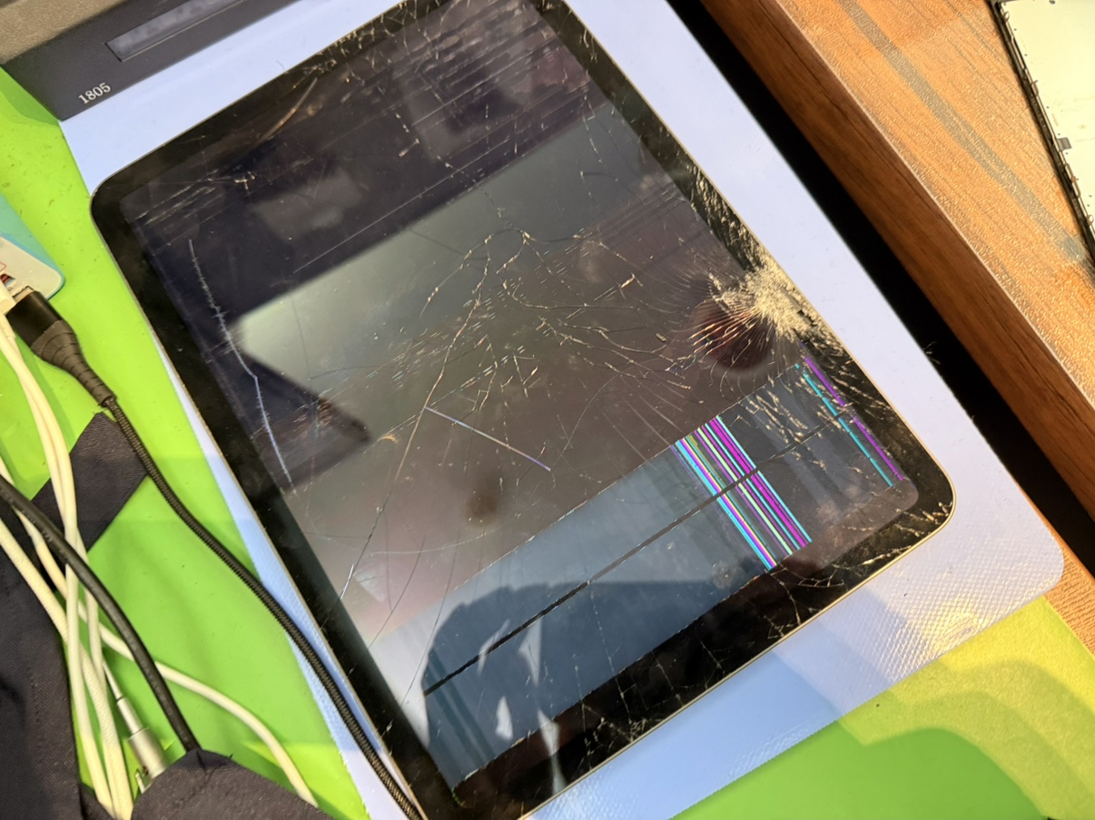 【横浜関内】iPad Air 4の画面修理を即日対応｜フレームの歪みも補正しました