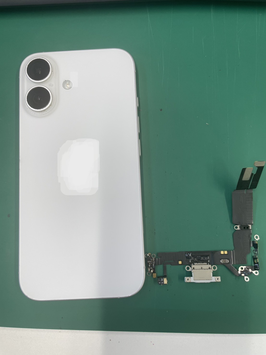 iPhone16の充電口の交換の修理を承りました-スマホ修理工房北朝霞店-