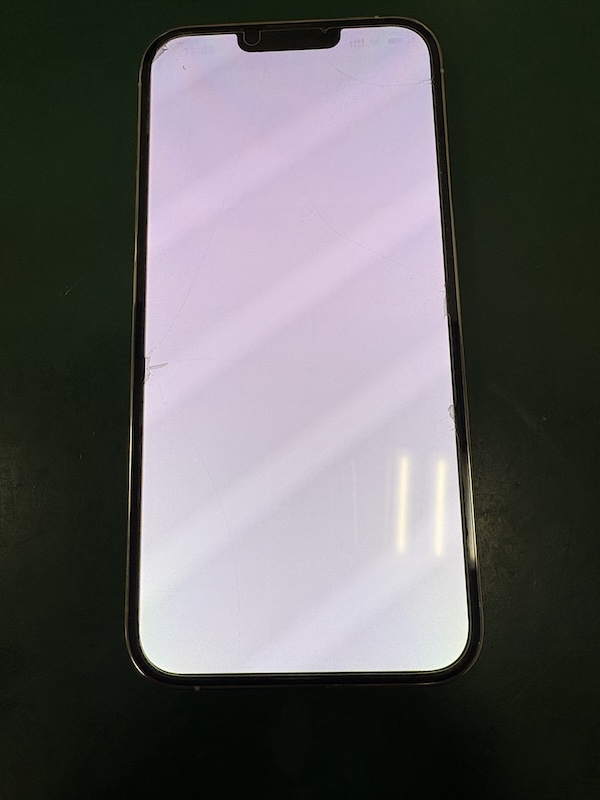 iPhone13ProMax　少し雨が降ってるけど大丈夫と使っていたら、、、