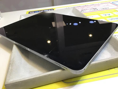 iPhone 14 Pro Maxにおける画面損傷時の症状と安全な液晶交換プロセス