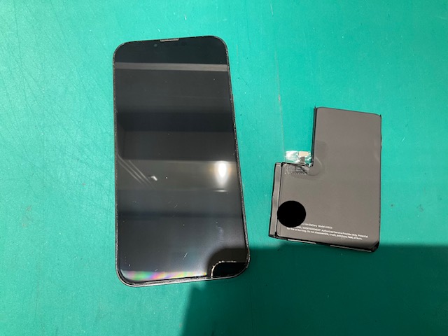 iPhone13ProMax バッテリー交換修理　スマホ修理工房新狭山店