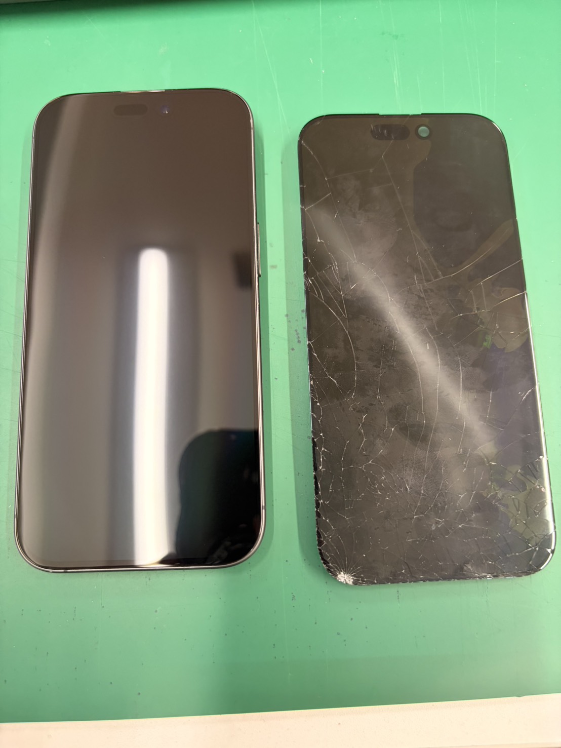 iPhone17の液晶がバキバキに...😨　-スマホ修理工房　北朝霞店-