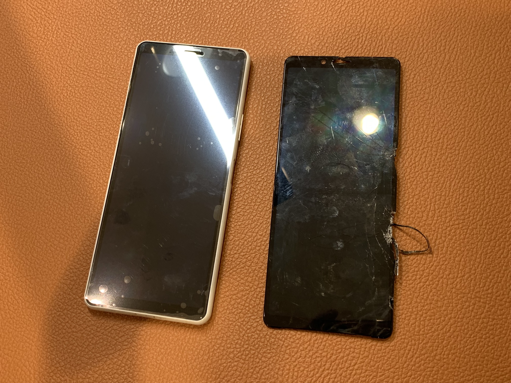 画面が割れてしまったXperia 10Ⅱ(エクスペリア)のフロントパネル修理をご依頼頂きました!