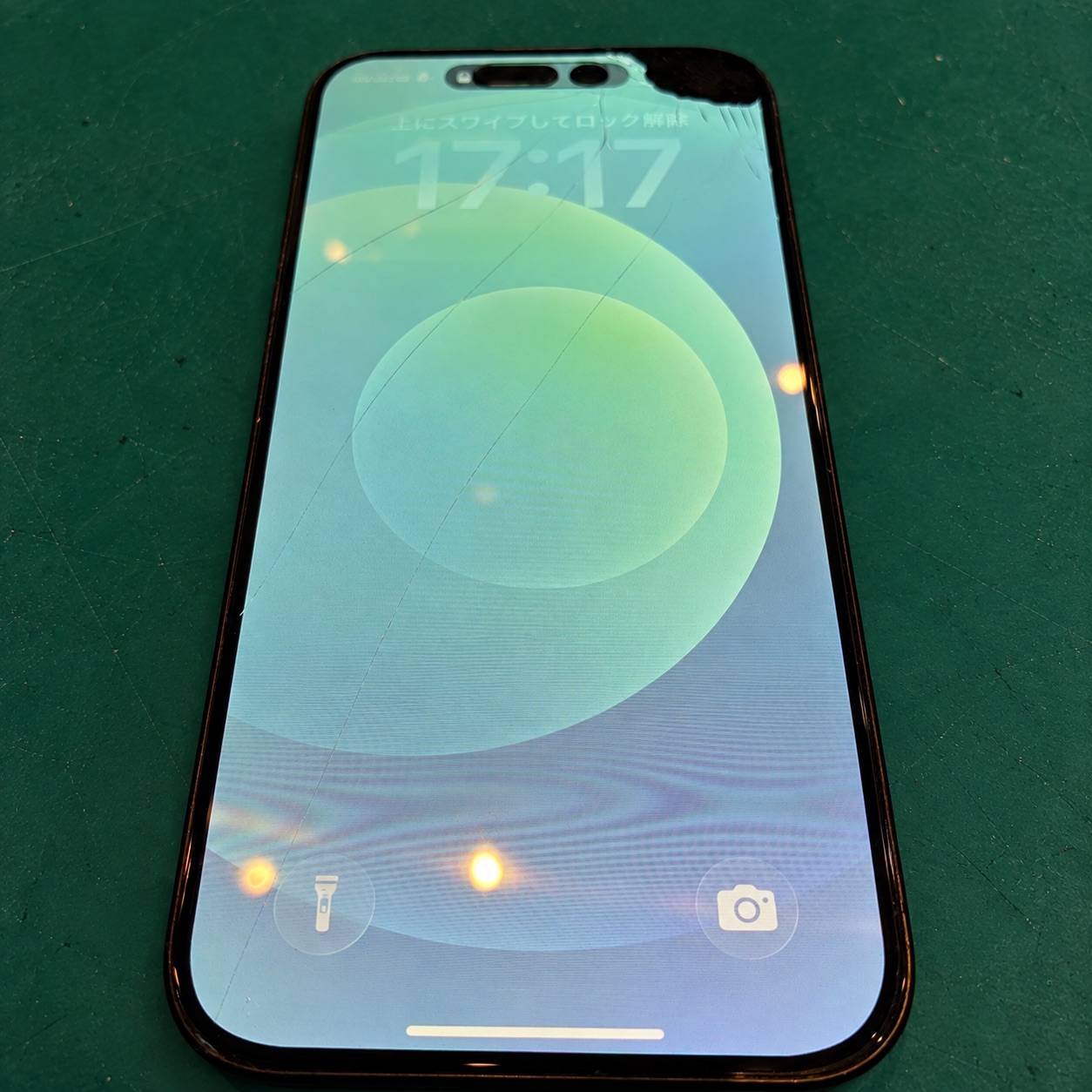 「iPhone 15 Proの画面割れ・液晶漏れを画面交換で修理しました！【ペリエ千葉店】」