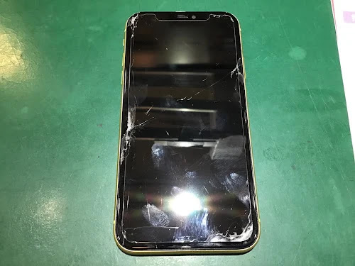 iPhone 11の画面割れもキレイに解決！鮮やかな液晶を取り戻す安心の画面交換手順