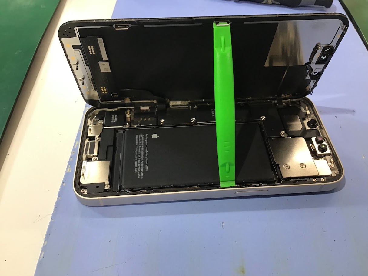 iPhone13のバッテリー交換ならデータそのまま修理可能なスマホ修理工房セレオ甲府店へ！