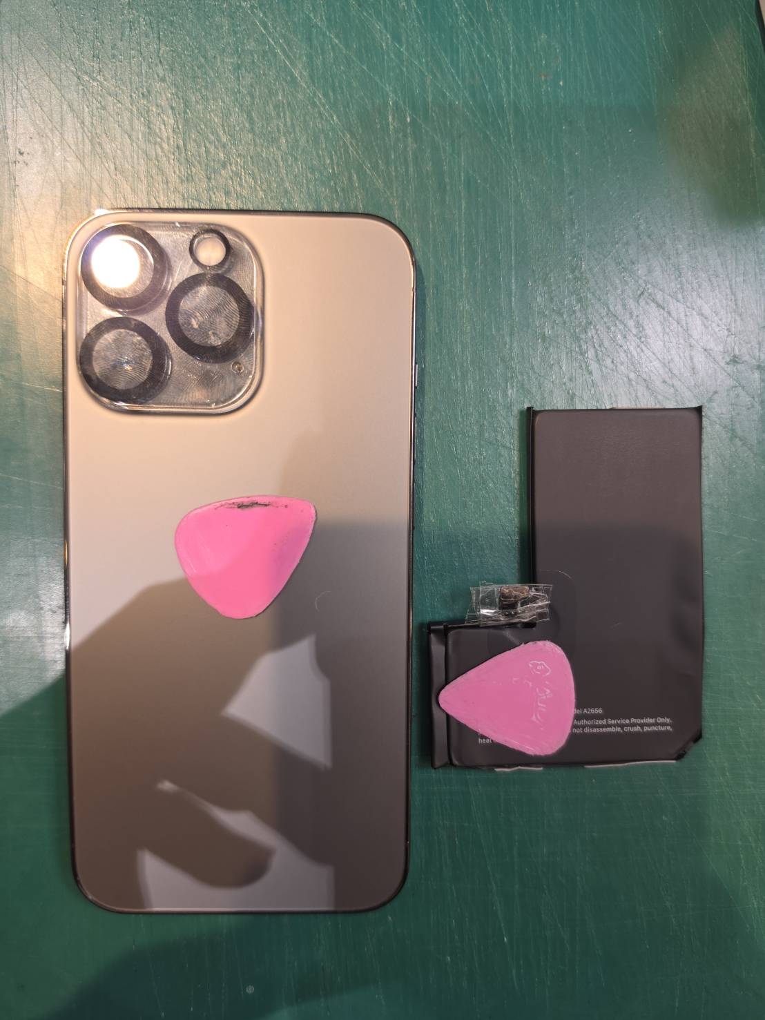 狭山市、川越市、入間市で iPhone13Pro のバッテリー交換ならスマホ修理工房新狭山店まで！