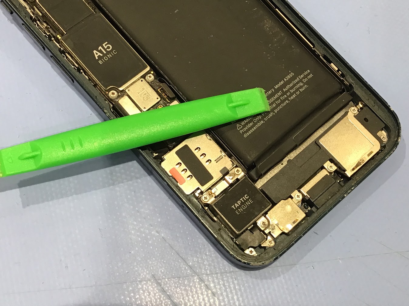iPhone13の水没でのお悩みはスマホ修理工房丸井錦糸町店にご相談ください。