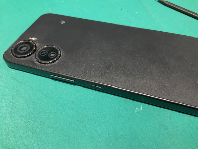 固着した電源ボタンを分解・調整！Libero 5GⅣのボタン陥没修理  【スマホ修理工房新狭山店】
