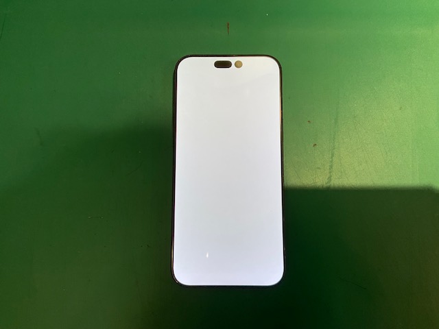 突然真っ暗になったiPhone 16 Pro Max　画面表示不良をパネル交換で改善！  スマホ修理工房新狭山店