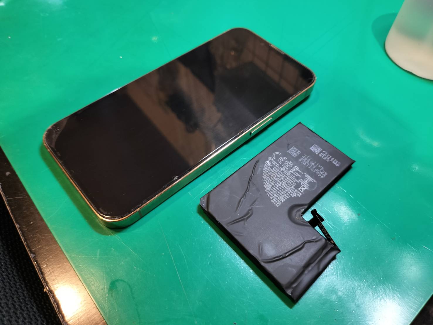 iPhone 13Proのバッテリー交換を承りました♪【スマホ修理工房 調布パルコ店】