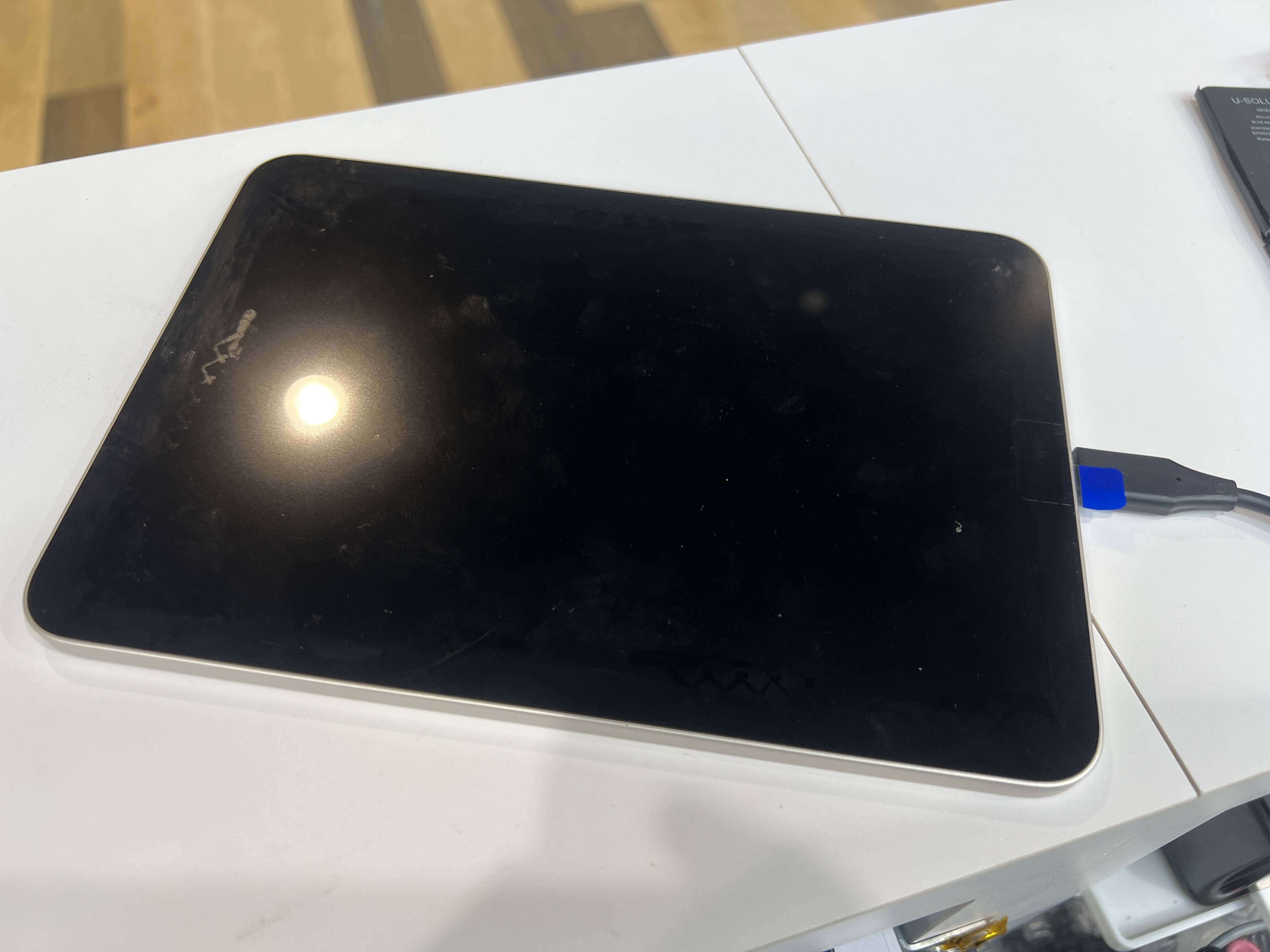 iPad mini A17 Pro 落下後に液晶不良が発生｜画面交換修理事例
