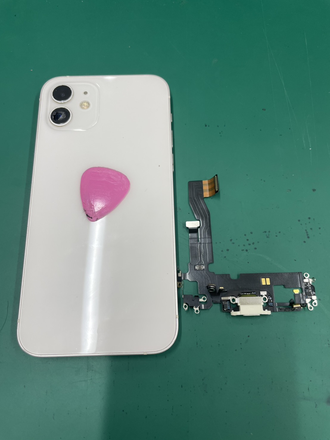 iPhone12の充電口交換の修理を承りました-スマホ修理工房北朝霞店-