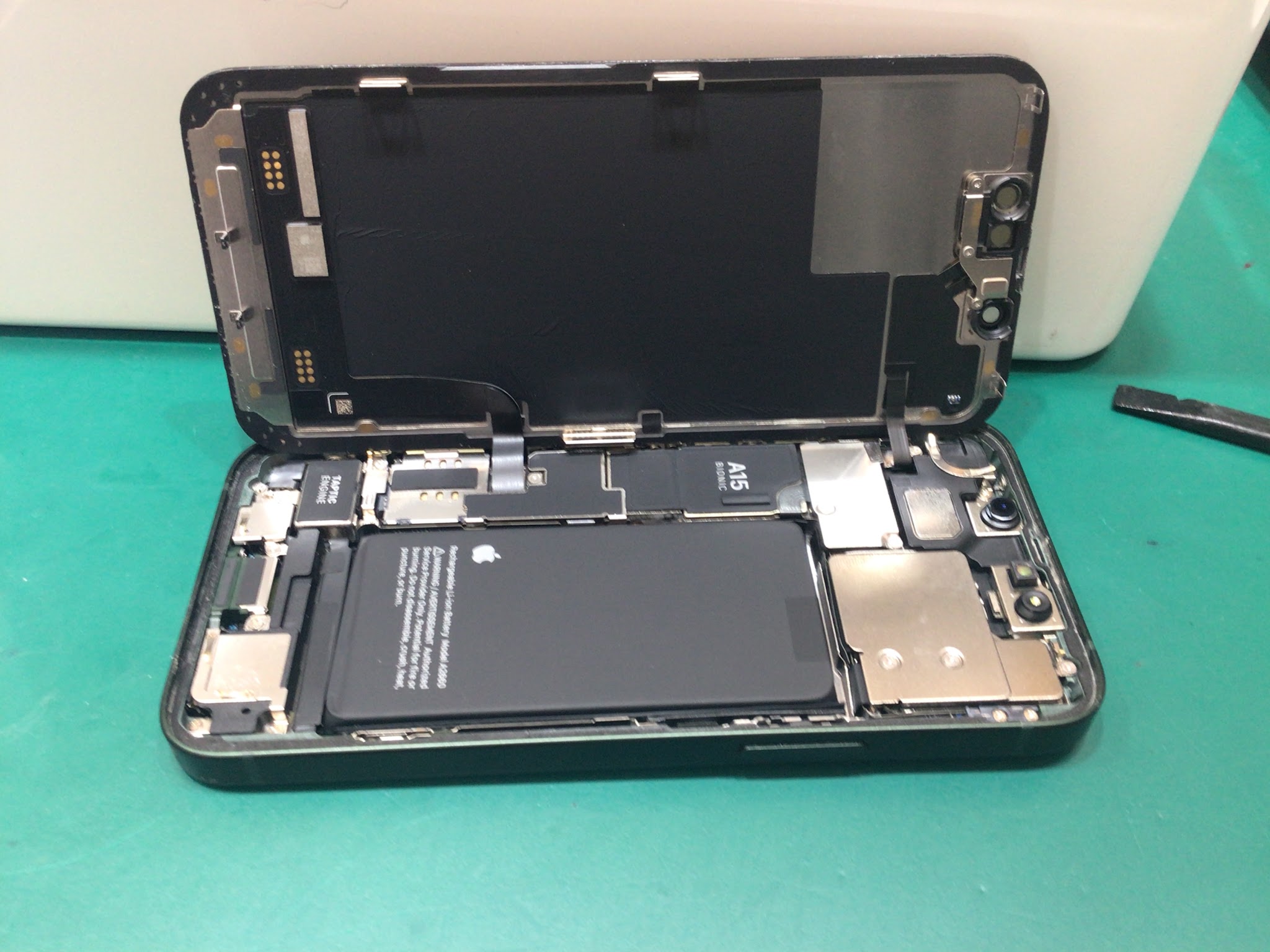 【イーアス高尾】iPhone13miniのバッテリー交換（データそのまま！）｜電池がすぐ減る症状を最短60分で改善