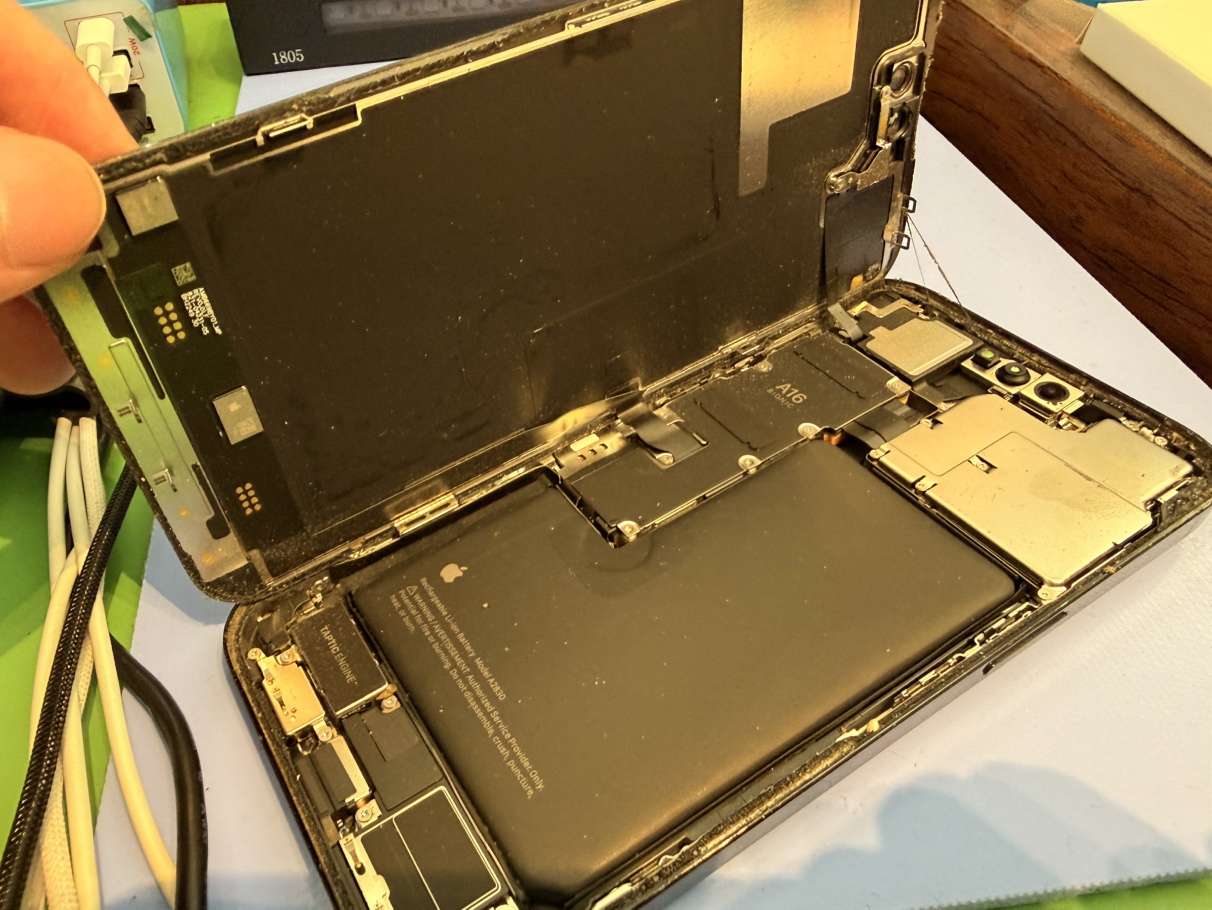 iPhone13Proのバッテリー交換は即日対応可能です！