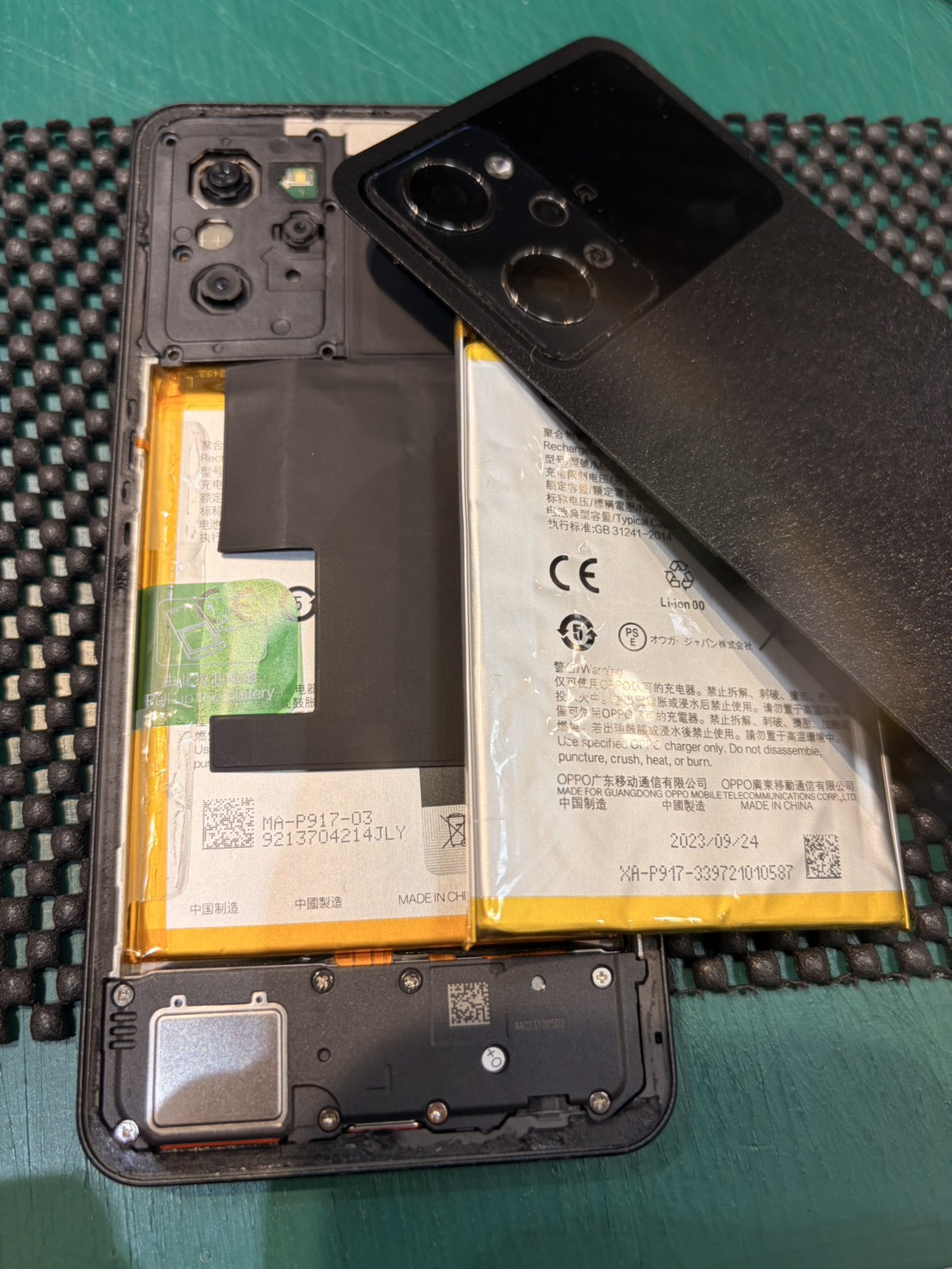 背面パネルが浮いてきた！？OPPOReno9Aバッテリー膨張を交換修理！　-スマホ修理工房　北朝霞店-