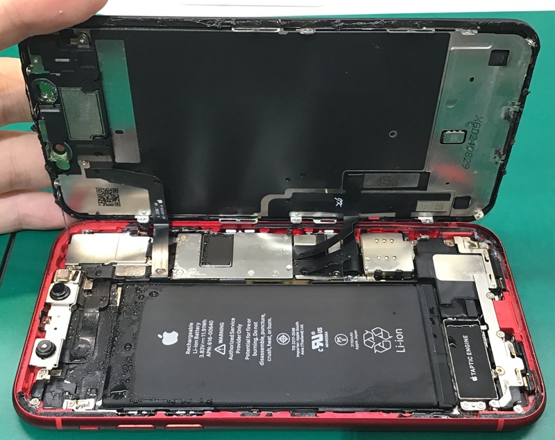 💦 スマホ修理後の「防水性能」大丈夫？防水シールの再加工もお任せください！