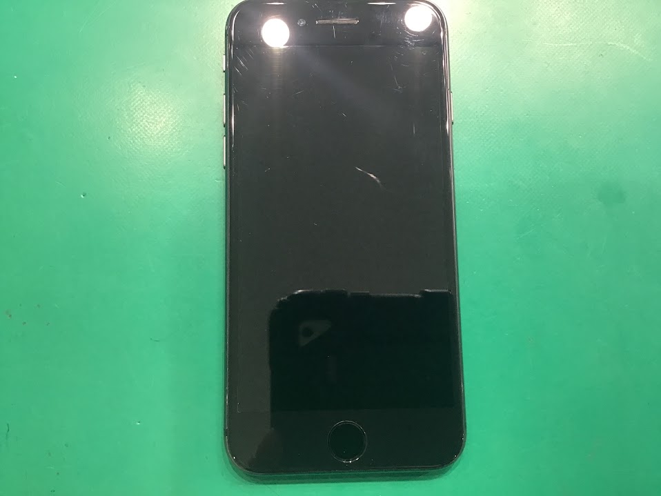 iPhone8(アイフォーン)の修理はデータそのまま・最短即日修理のスマホ修理工房中野ブロードウェイ店にご相談ください！！