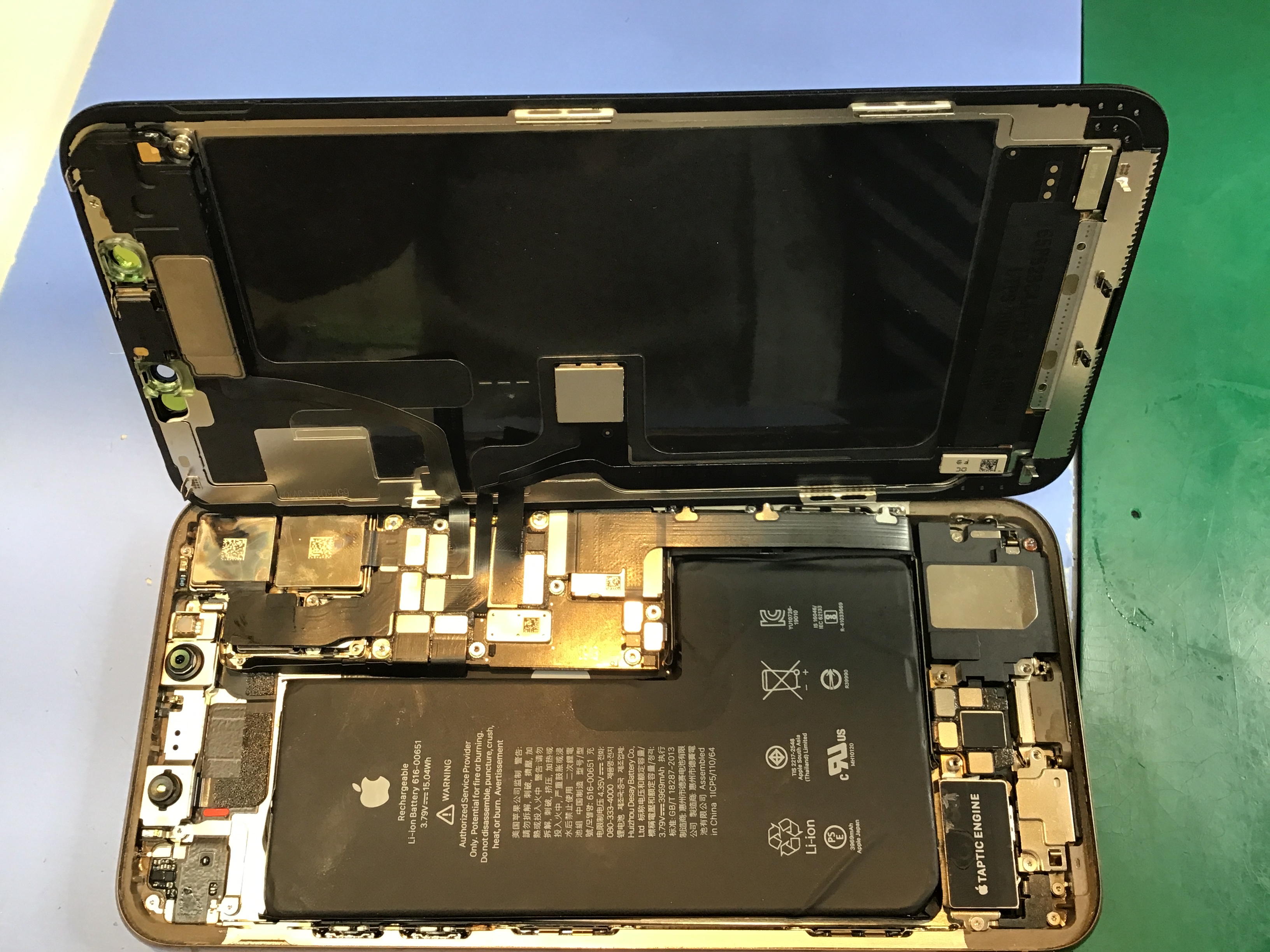 iPhone11の液晶交換は、データそのまま・即日修理のスマホ修理工房京王聖蹟桜ヶ丘ショッピングセンターB館店へ！