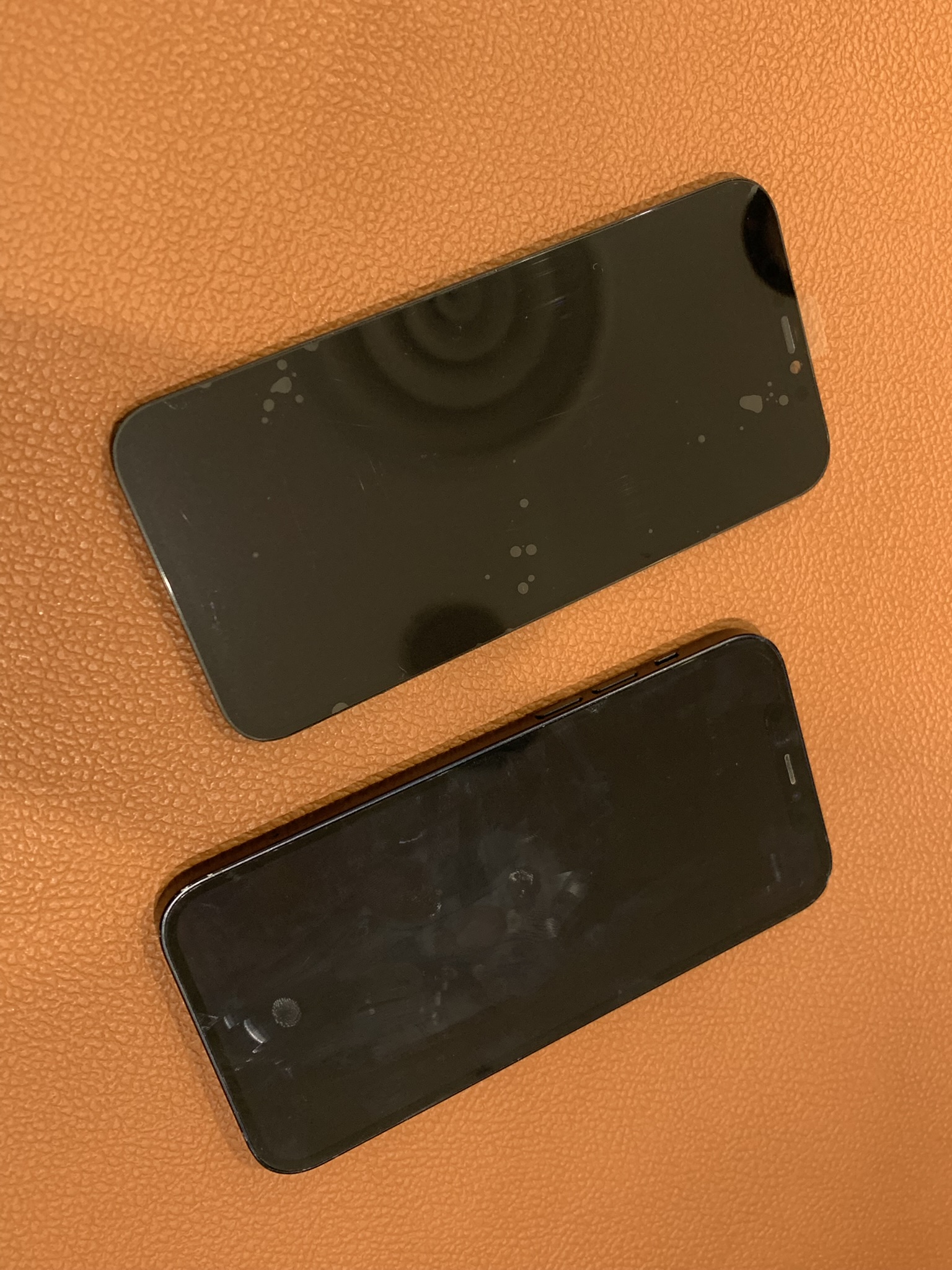 タッチが効かなくなったiPhone12（アイフォン）の画面交換承りました！！