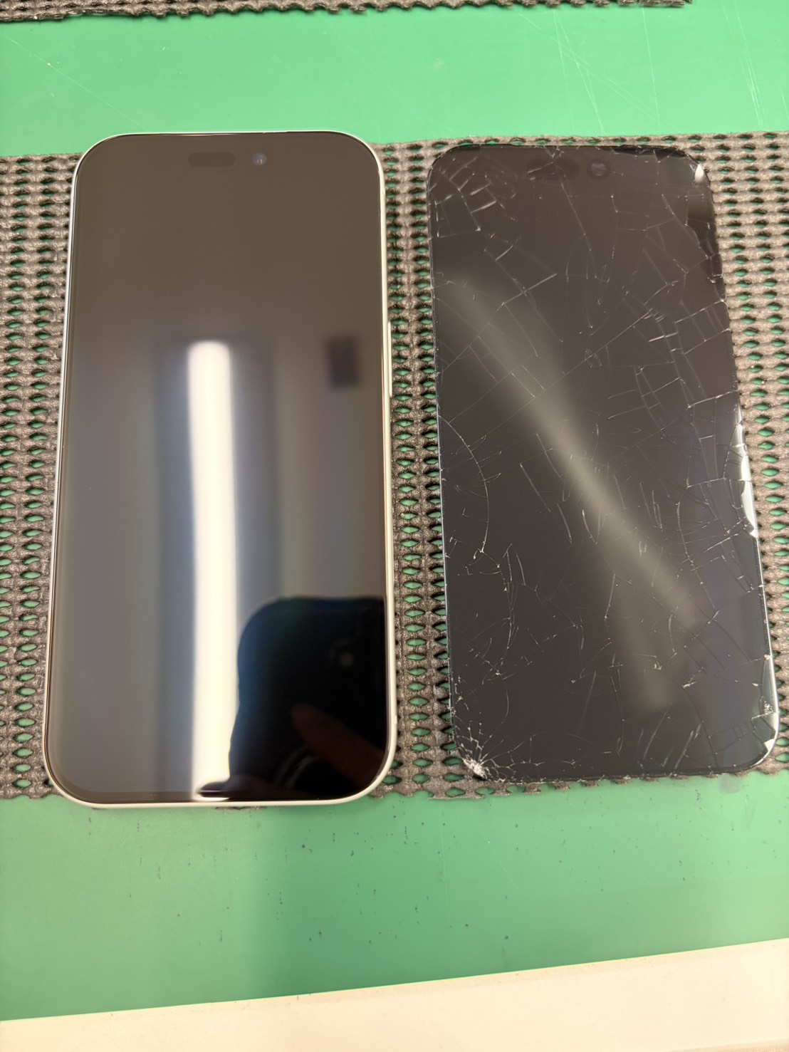 iPhone17Proの液晶交換を行いました！　-スマホ修理工房　浦和パルコ店-