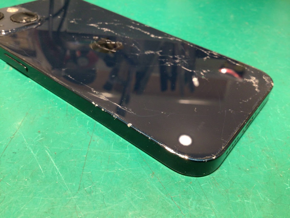 iPhone13のガラス割れ修理はスマホ修理工房グランデュオ蒲田店にお任せ下さい！