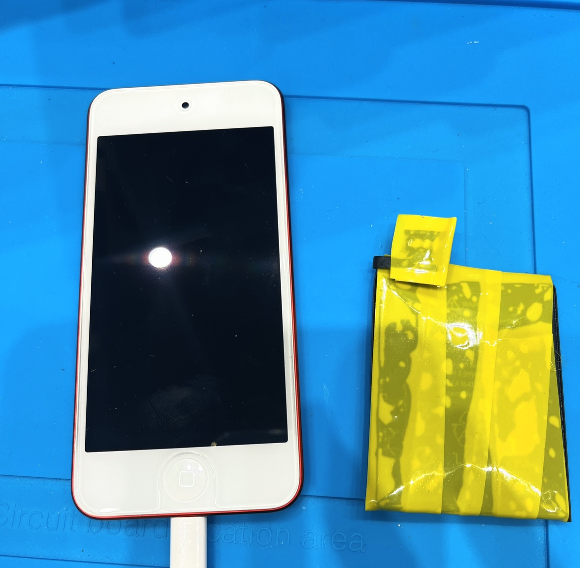 iPod touch6（アイポッドタッチ）のバッテリー膨張修理｜はんだ作業によるバッテリー交換で安全に復旧