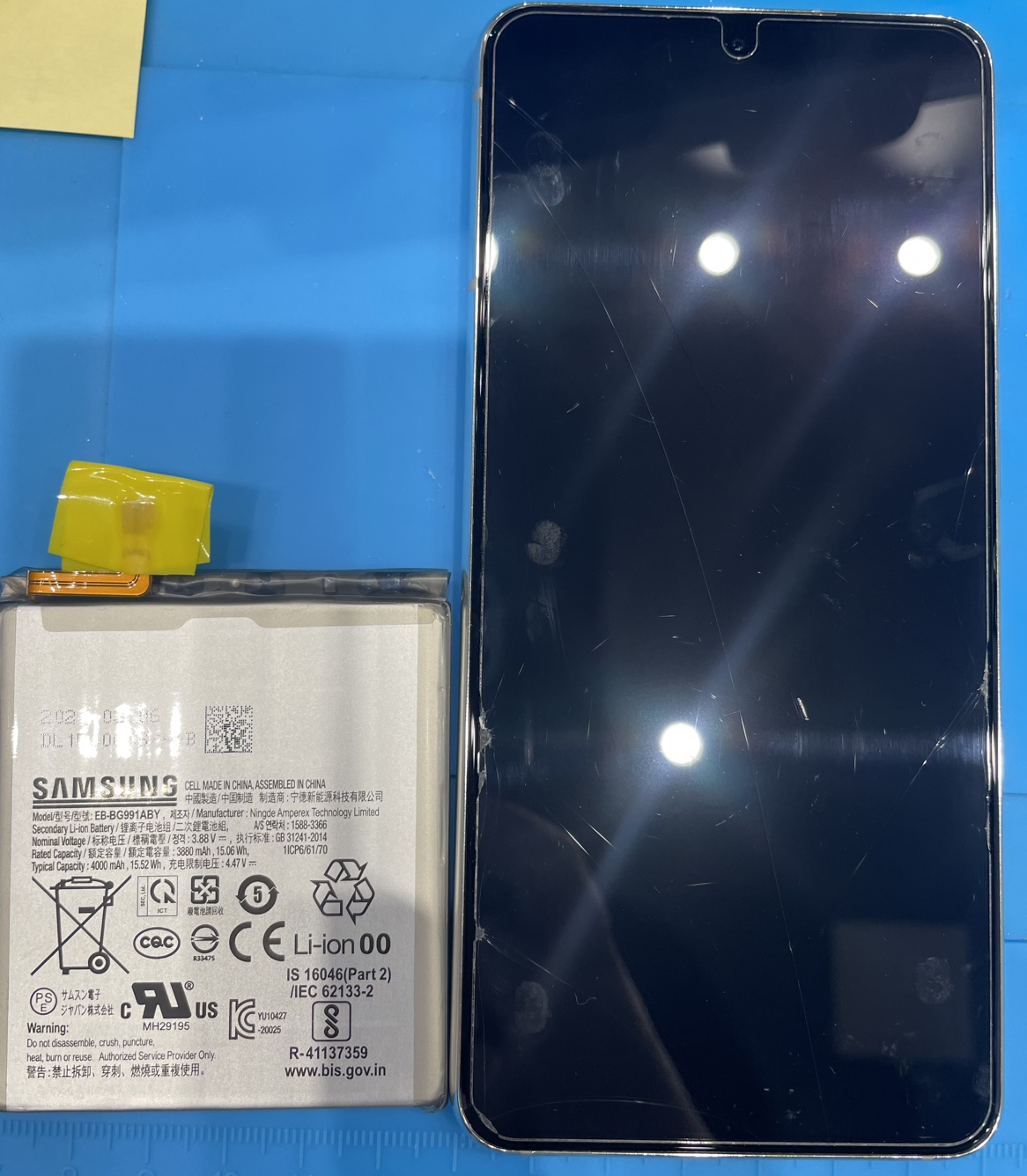 Galaxy S21の電源が突然落ちて充電もできない！？バッテリー交換で復旧した修理事例をご紹介