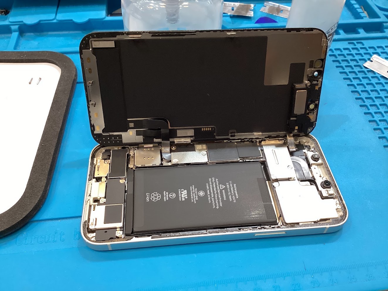 iPhone12の画面交換ならデータをそのまま・最短即日修理のスマホ修理工房港北TOKYU S.C.店へ！