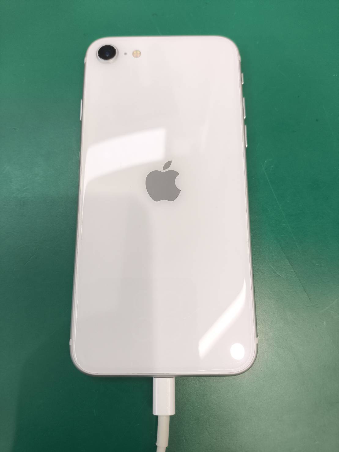 iPhoneSE2（アイフォーンSE2）の両面ガラスコーティング【登戸・向ケ丘遊園店】