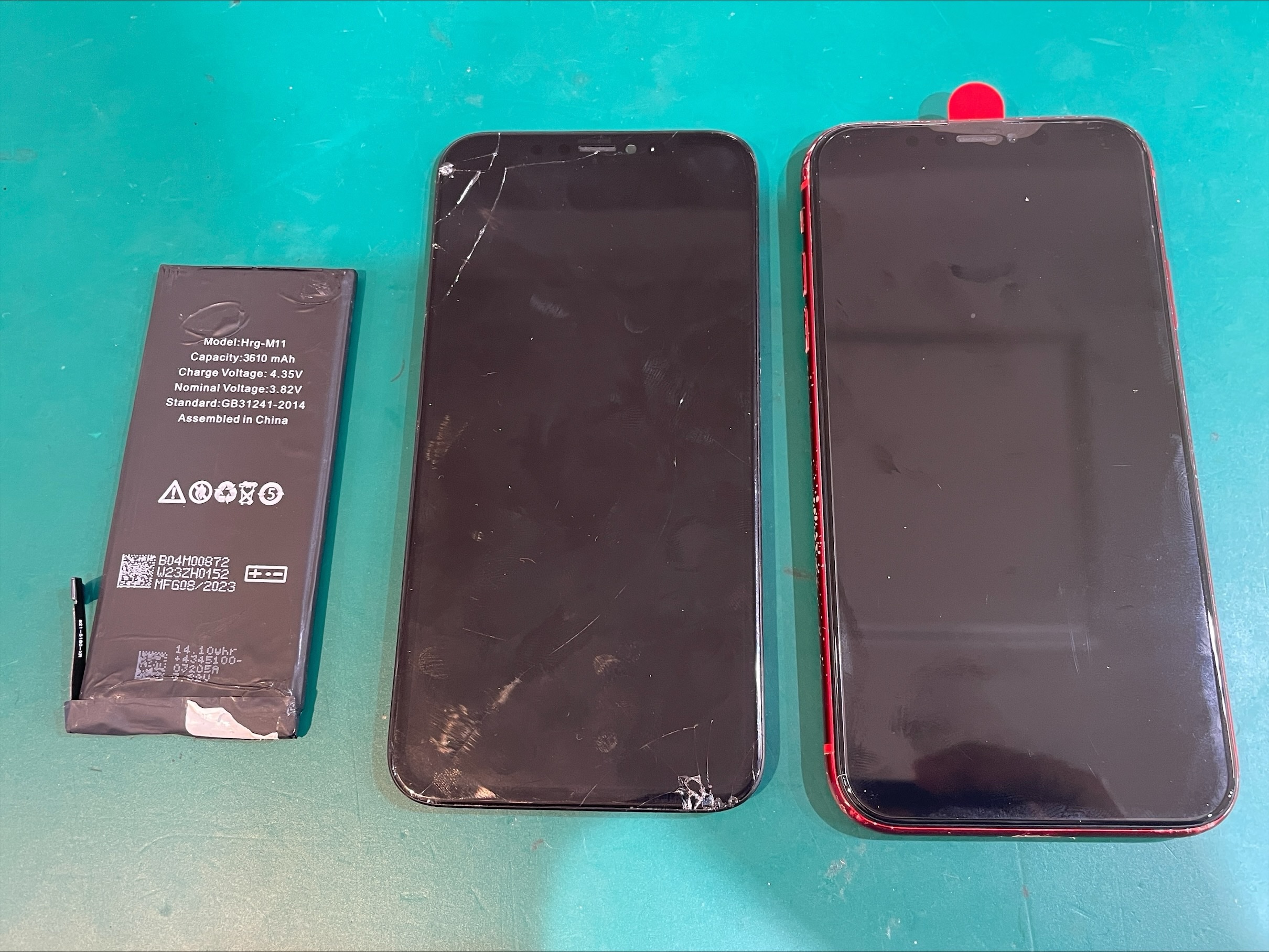 iPhone XRの画面とバッテリー同時修理