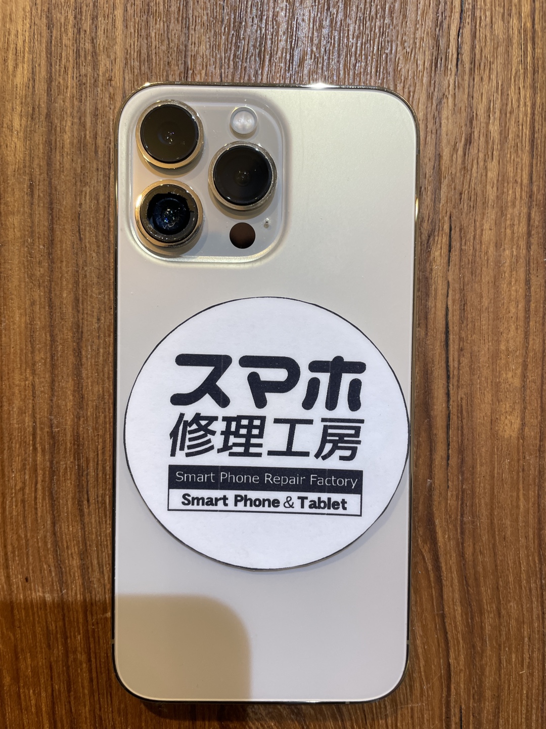 iPhone12Pro(アイフォン12Pro)のアウトカメラガラスが割れてしまったそんな時はスマホ修理工房　広島パルコ新館店へ！
