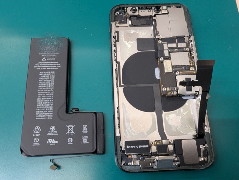 iPhone 11 Pro（アイフォンイレブンプロ）のバッテリー交換ならスマホ修理工房へお任せください