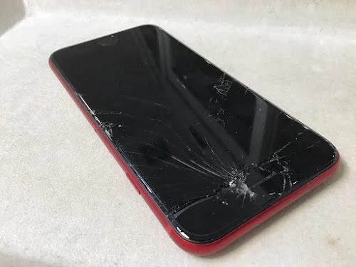 iPhone SE3の画面割れをスッキリ解決！ピカピカの快適な操作性を取り戻す精密交換手順