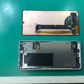「ただのひび割れ」スマホの画面のひび割れ放置していませんか？