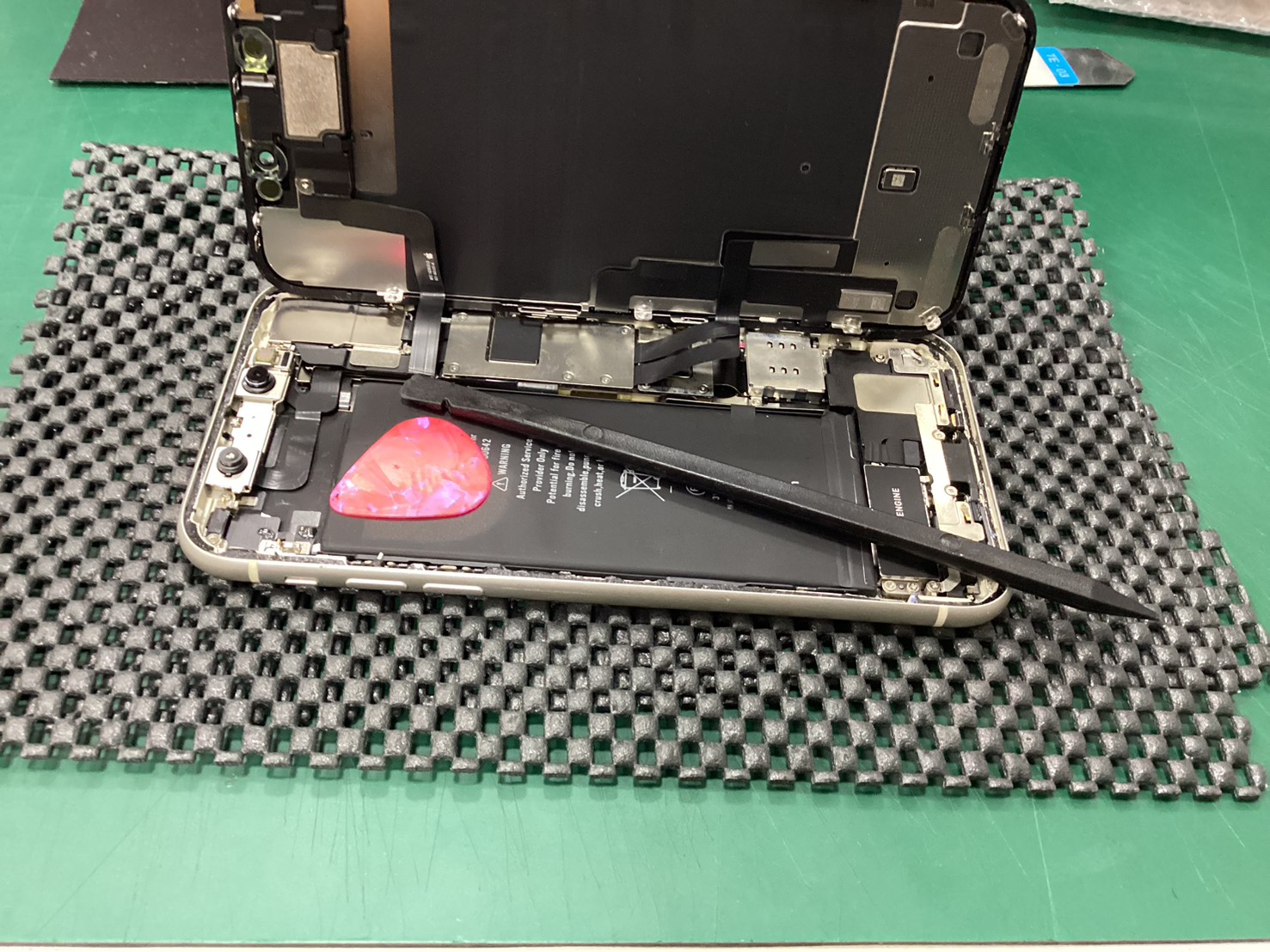 iPhone11のバッテリー交換で電源がすぐに落ちてしまう状態を改善！　スマホ修理工房イオン大井店