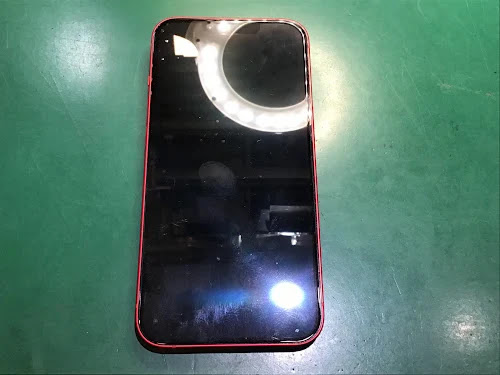 iPhone 14が水没！？基板腐食とデータ消失を防ぐプロの精密復旧手順