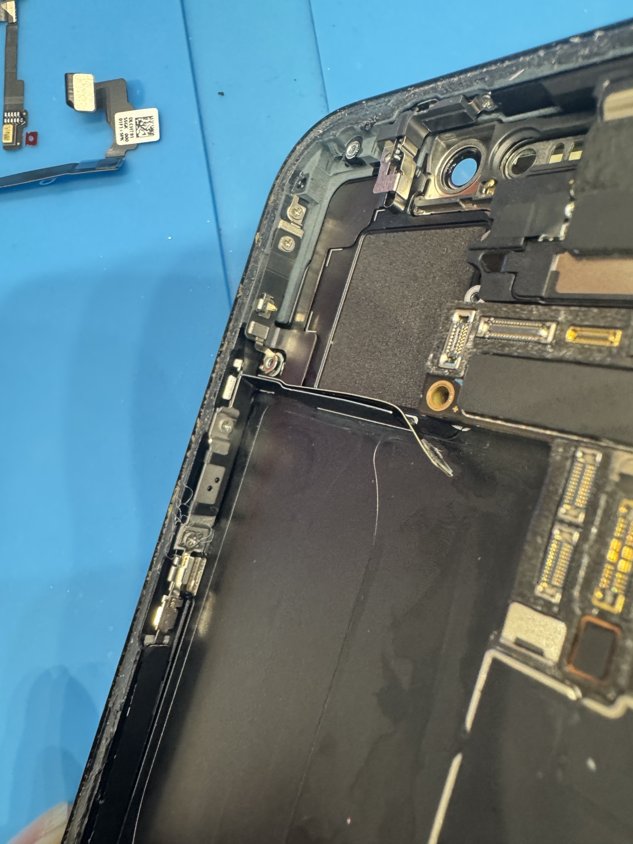 iPhone 15の電源ボタンが反応しない！原因は故障？最短90分の電源ボタン交換で改善しました