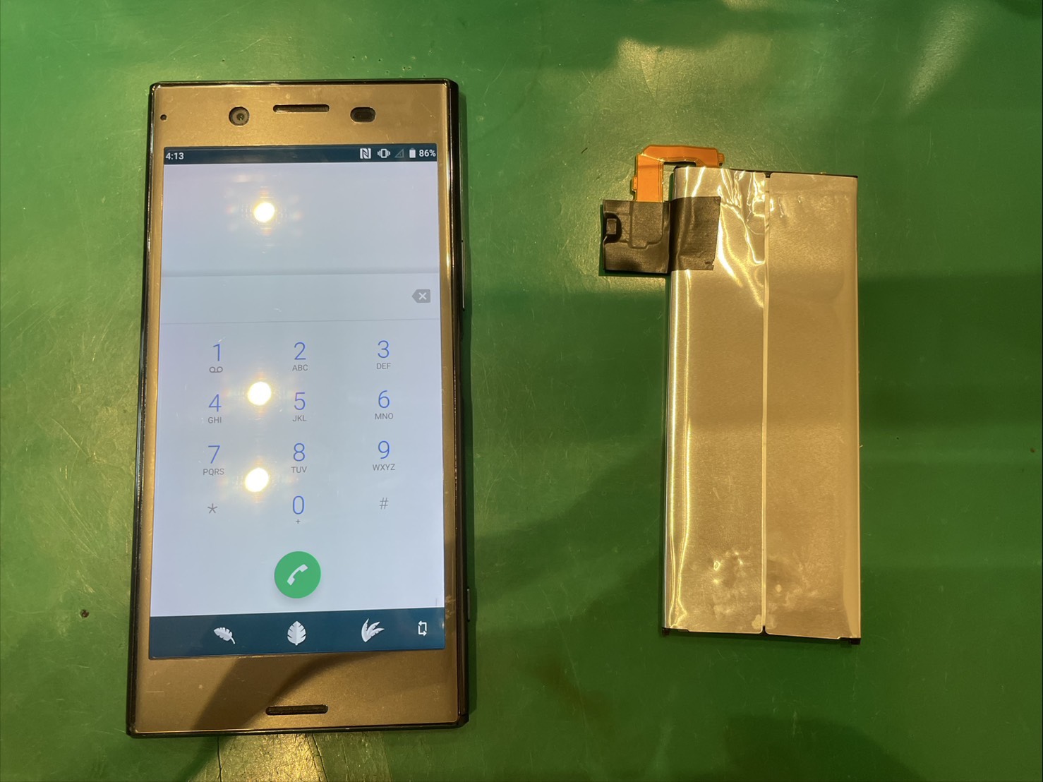 起動しなくなってしまった...　XperiaXZPremiuｍ　バッテリー交換【スマホ修理工房京王アートマン府中店】