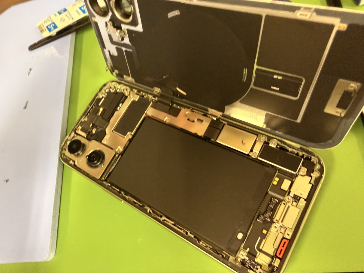 【中央林間】iPhone 16のバッテリー交換を行いました