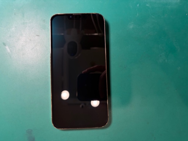神戸市からお越しのお客様よりiPhone13ProMaxの画面交換をご依頼いただきました！