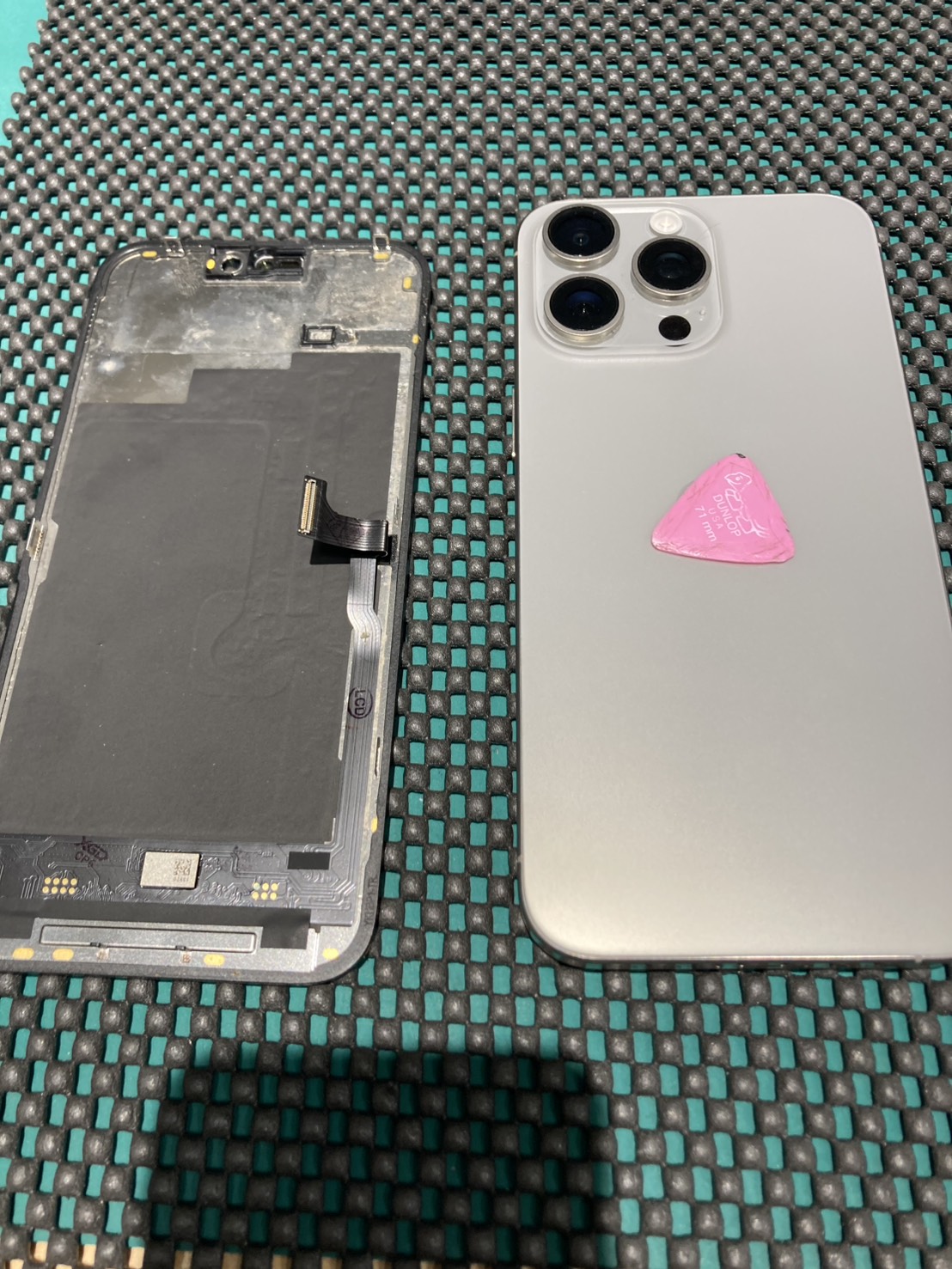 iPhone 15 Pro Maxの液晶破損を修理！フロントパネル交換で改善｜スマホ修理工房北朝霞店